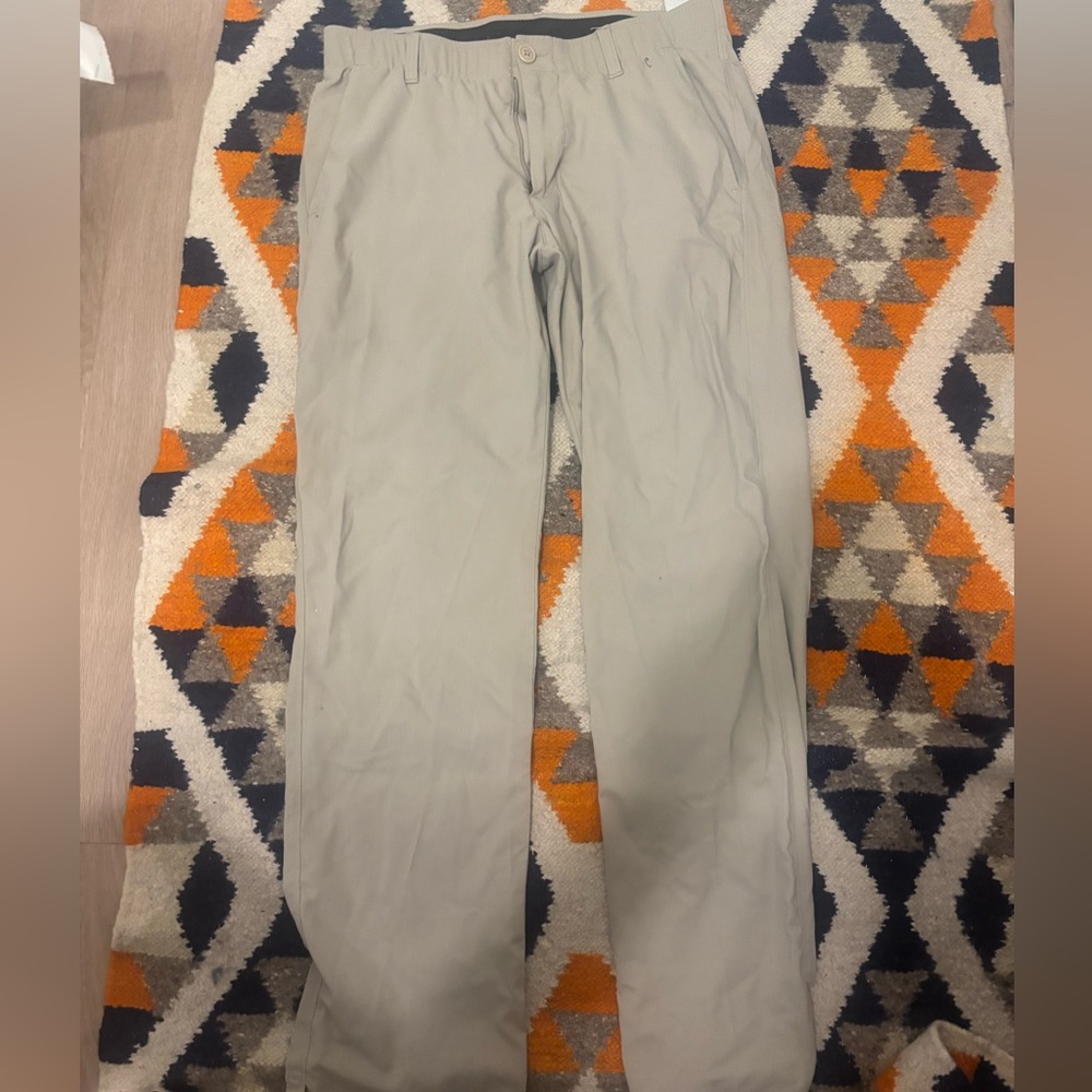 Under Armour Men's tan Chinos golf